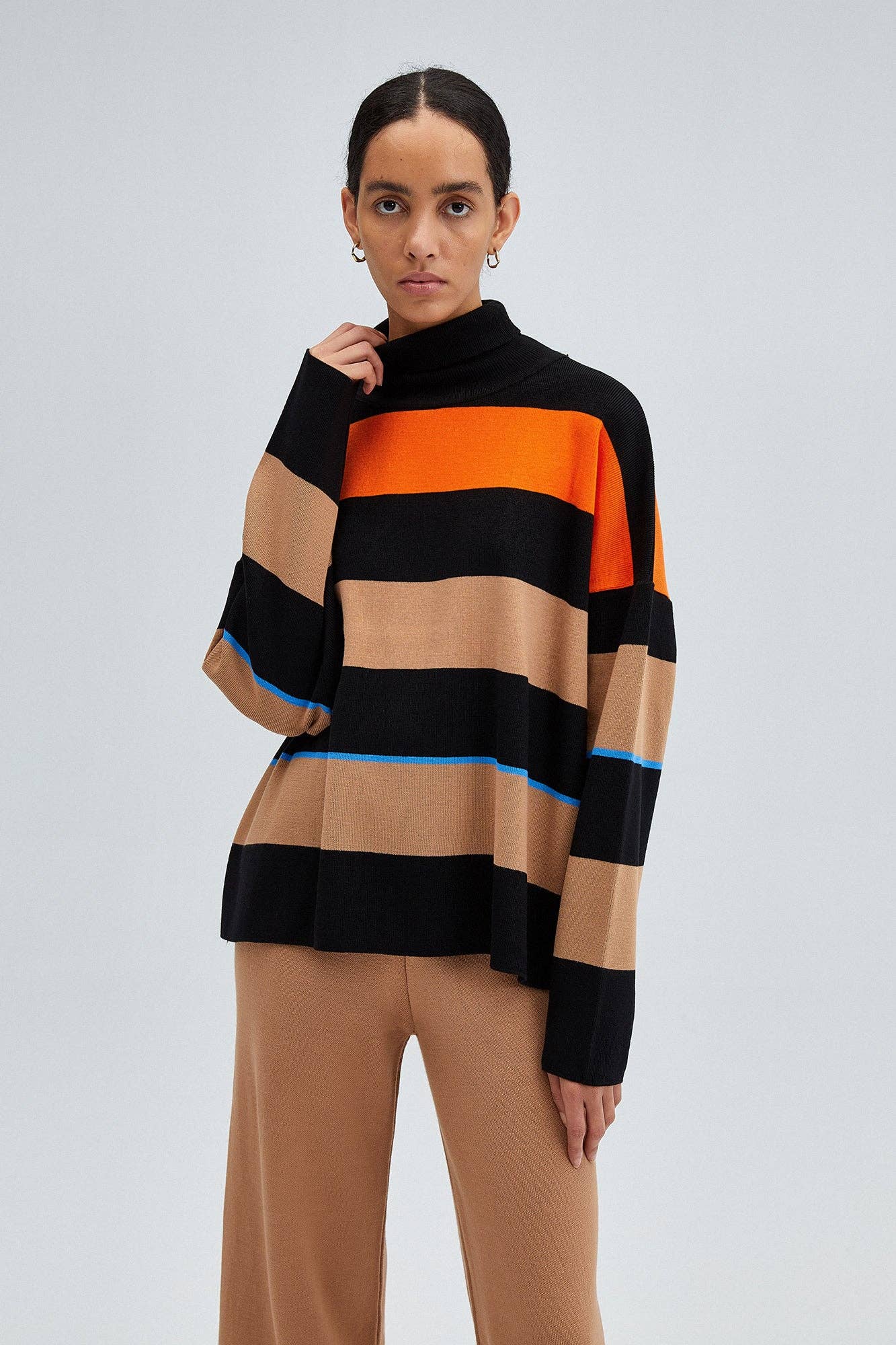 STRIPED KNIT TUNIC: Brown