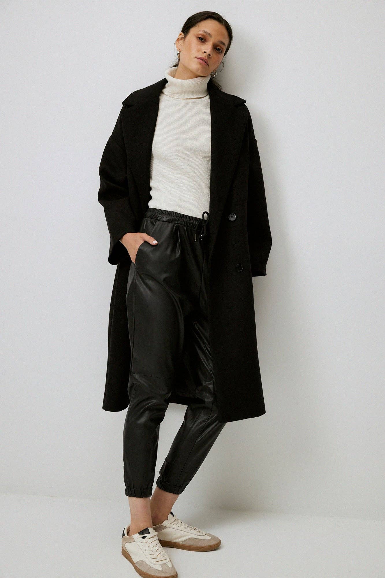 GATHERED WAIST LEATHER PANTS: Black