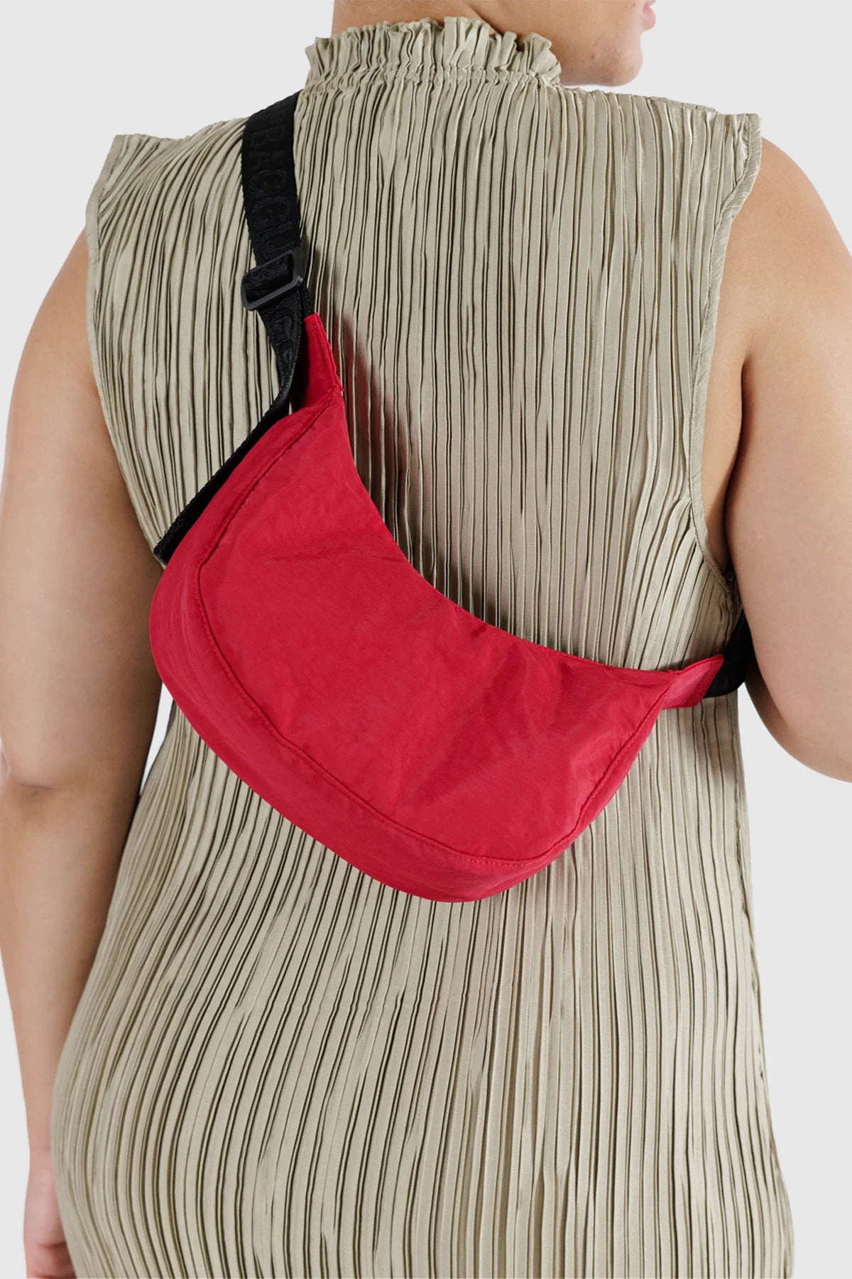 BAGGU Small Nylon Crescent Bag - Candy Apple