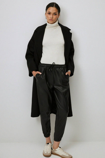 GATHERED WAIST LEATHER PANTS: Black