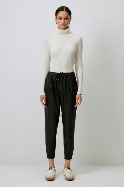 GATHERED WAIST LEATHER PANTS: Black